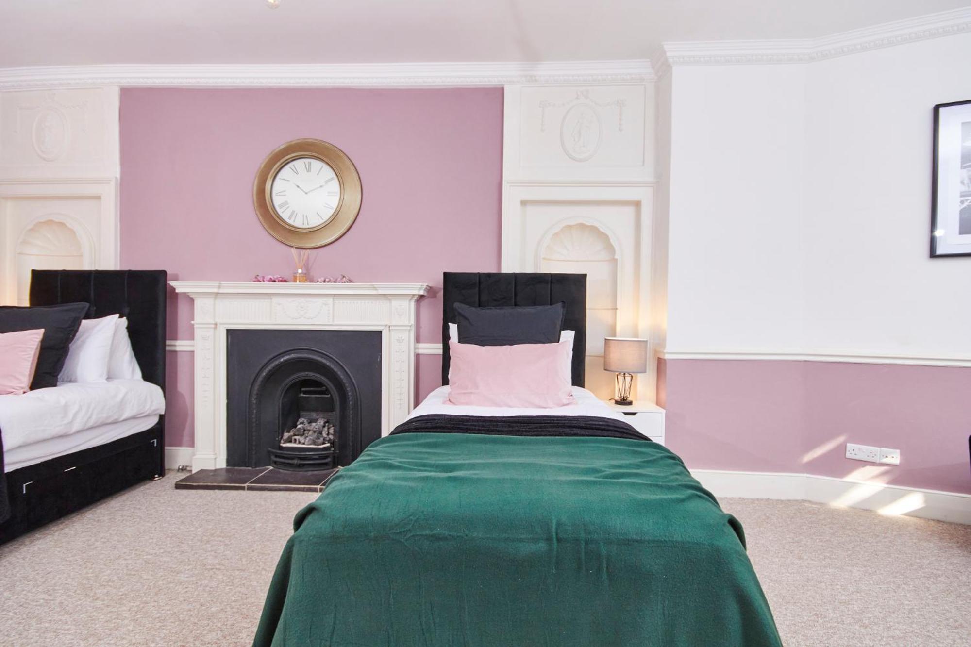 Beautiful 2Bedroom 4 Actual Beds House With Wifi By Purestay Bath Buitenkant foto