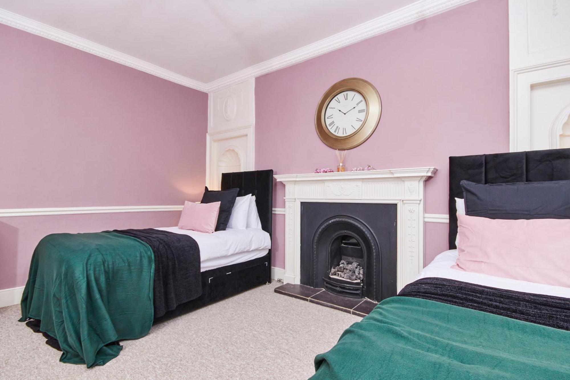 Beautiful 2Bedroom 4 Actual Beds House With Wifi By Purestay Bath Buitenkant foto